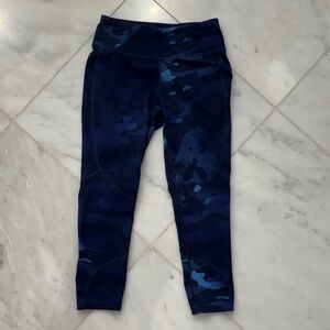 Oakley Blue and Black Camouflage Print Capris Exercise Leggings